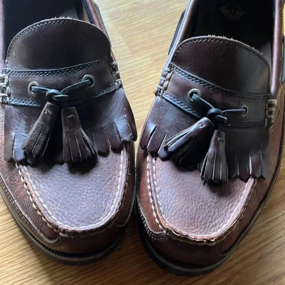 Dockers men’s leather slip on loafer size 11 medium Excellent used condition.